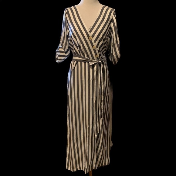 BB Dakota vertical striped, crossover front dress - Picture 1 of 12